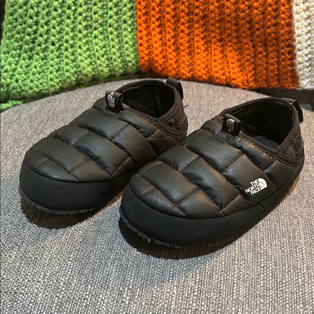 The North Face Black Quilted Thermoball Mules/Slippers, Kids Size 1